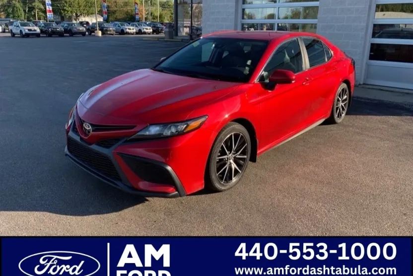 2021 Toyota Camry SE photo 1