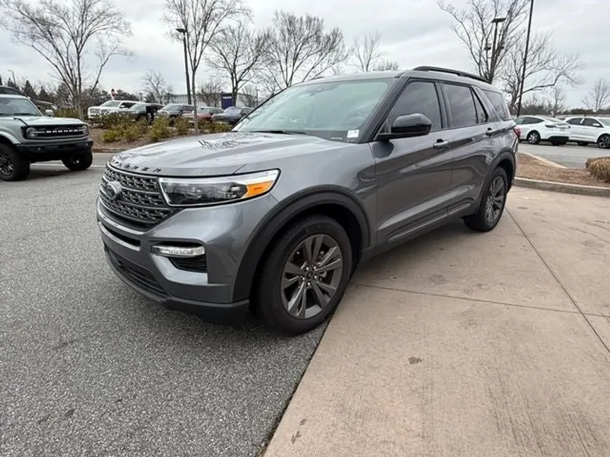 2024 Ford Explorer XLT photo 1
