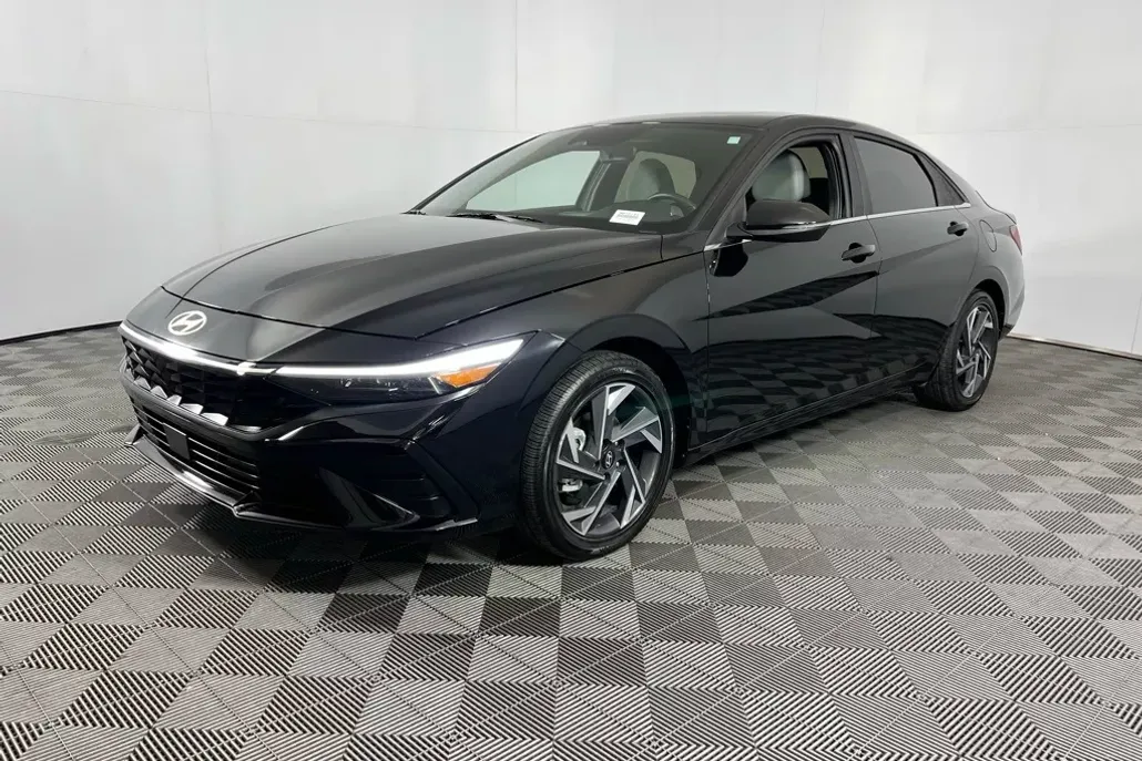 2024 Hyundai Elantra Hybrid Limited photo 1