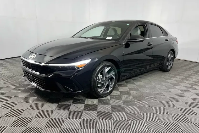 2024 Hyundai Elantra Hybrid Limited photo 1