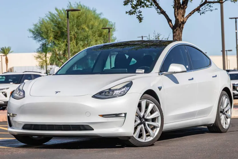 2018 Tesla Model 3 Long Range photo 1