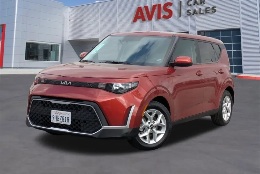2023 Kia Soul LX photo 1