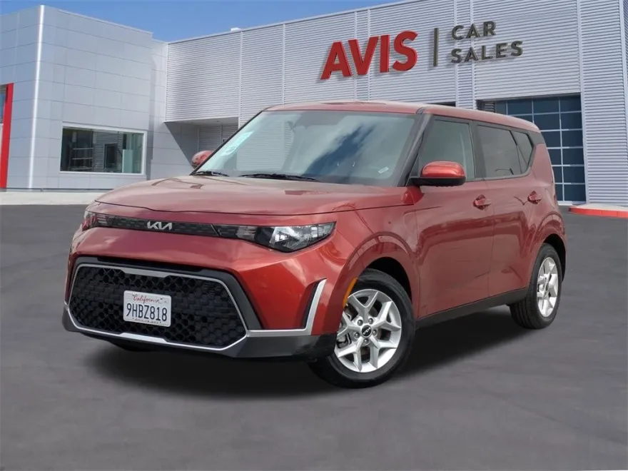 2023 Kia Soul LX photo 1