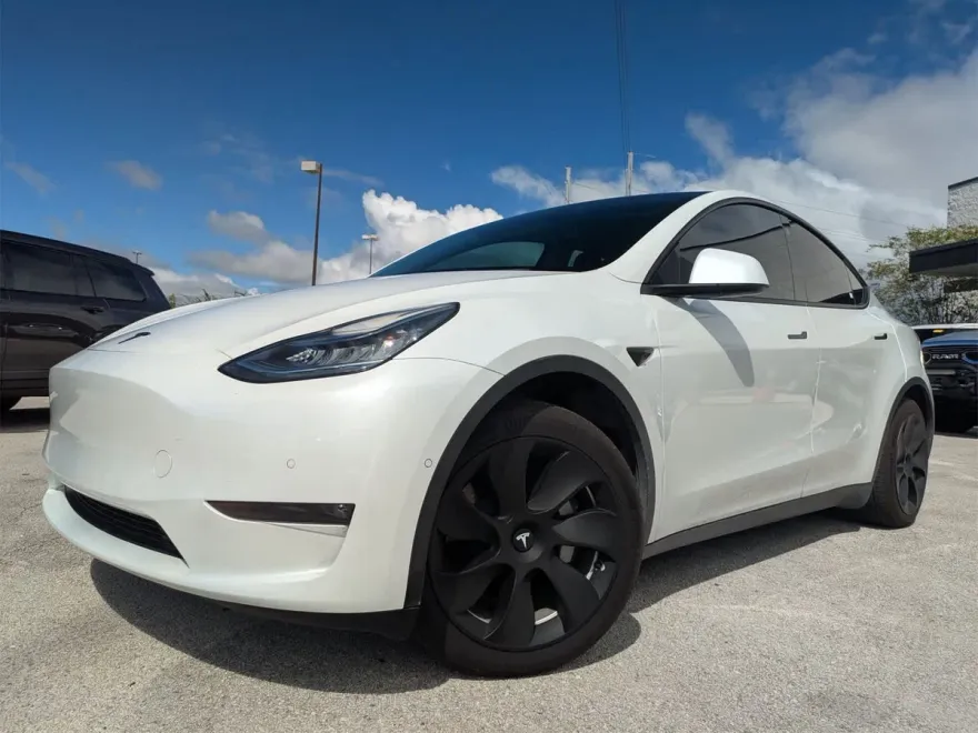 2021 Tesla Model Y Standard Range Rear-Wheel Drive photo 1