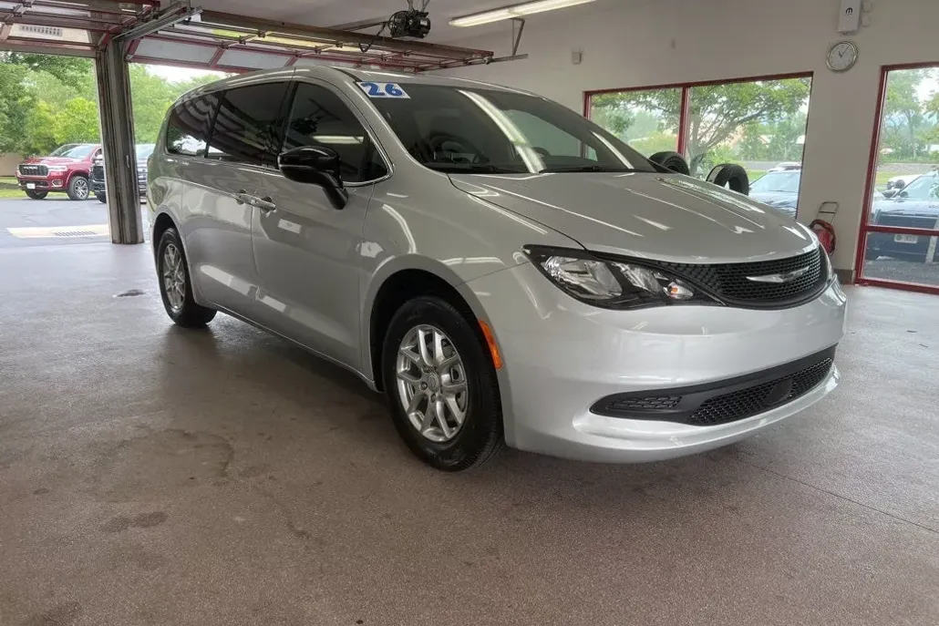 2026 Chrysler Voyager LX photo 1