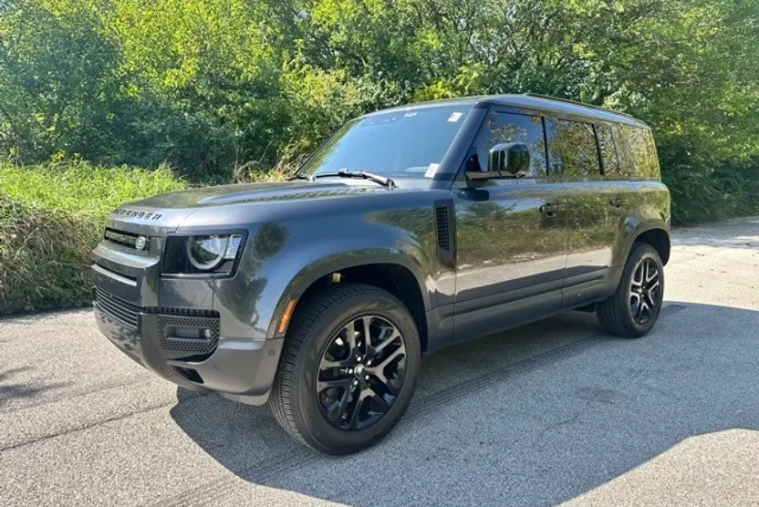 2025 Land Rover Defender 110 S photo 1