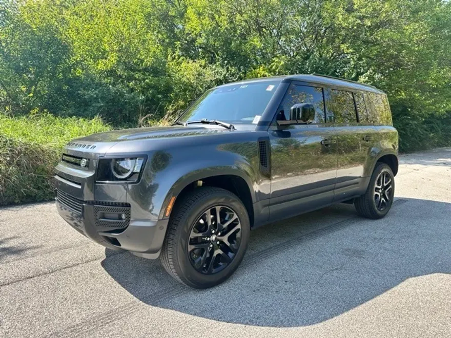 2025 Land Rover Defender 110 S photo 1