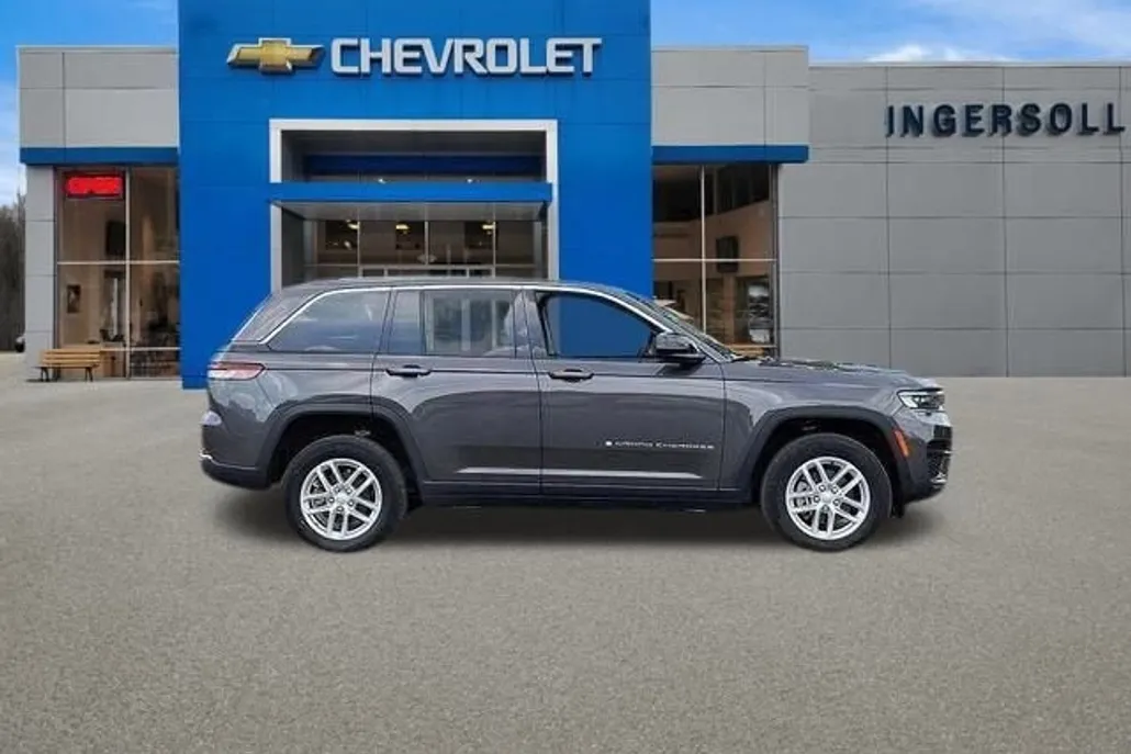 2023 Jeep Grand Cherokee Laredo photo 1