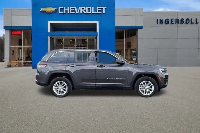 2023 Jeep Grand Cherokee Laredo photo 1