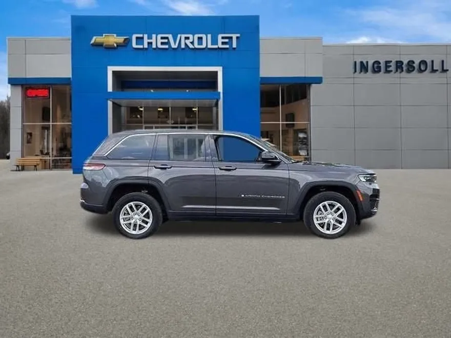 2023 Jeep Grand Cherokee Laredo photo 1
