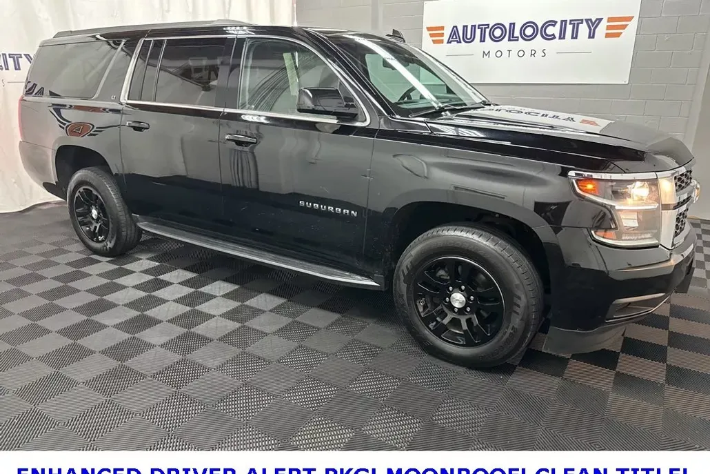 2019 Chevrolet Suburban LT photo 1