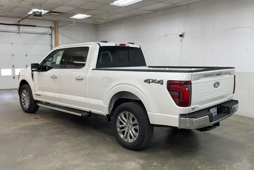 2025 Ford F-150 Lariat photo 1