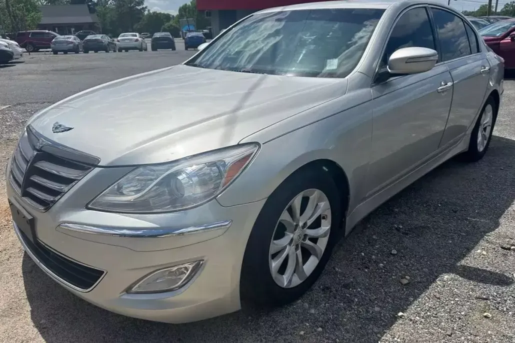 2013 Hyundai Genesis 3.8 photo 1