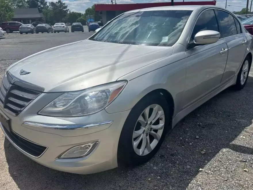 2013 Hyundai Genesis 3.8 photo 1