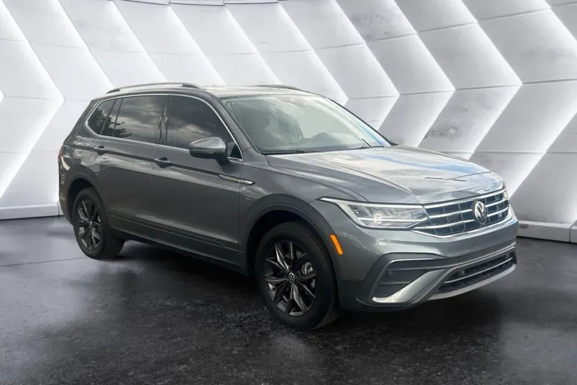 2024 Volkswagen Tiguan SE photo 1