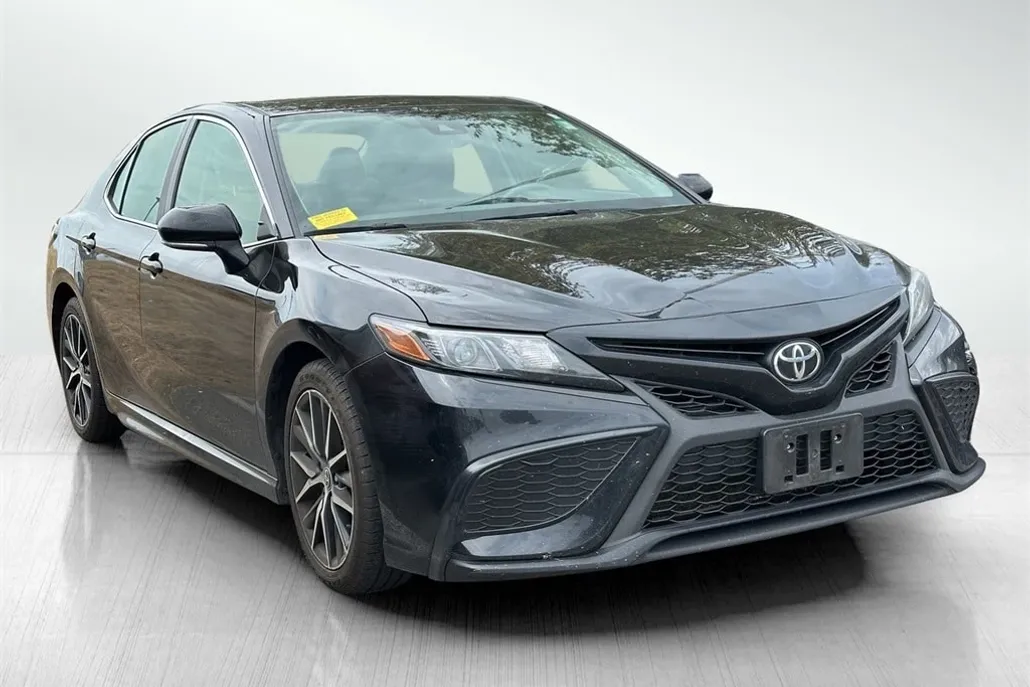 2021 Toyota Camry SE photo 1