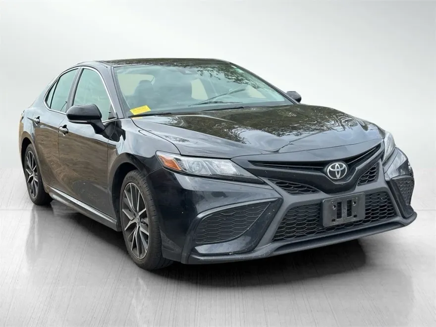 2021 Toyota Camry SE photo 1