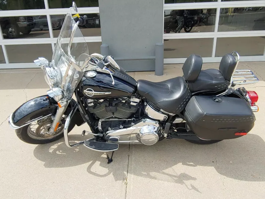 2020 Harley Davidson FLHC / Heritage Classic photo 2