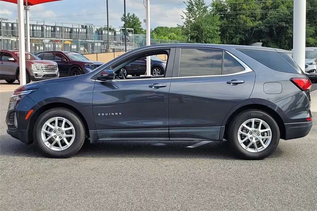 2023 Chevrolet Equinox LT photo 1