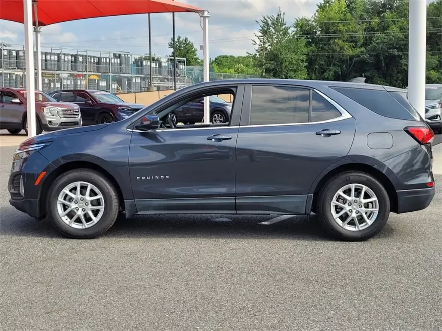 2023 Chevrolet Equinox LT photo 1