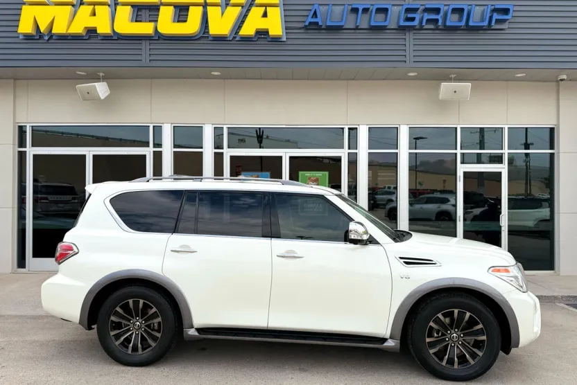 2017 Nissan Armada Platinum photo 1