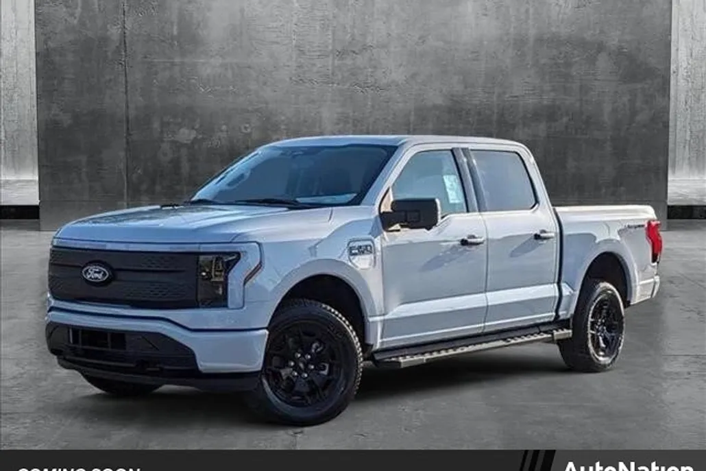 2025 Ford F-150 Lightning XLT photo 1