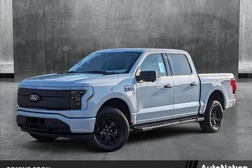 2025 Ford F-150 Lightning XLT photo 1