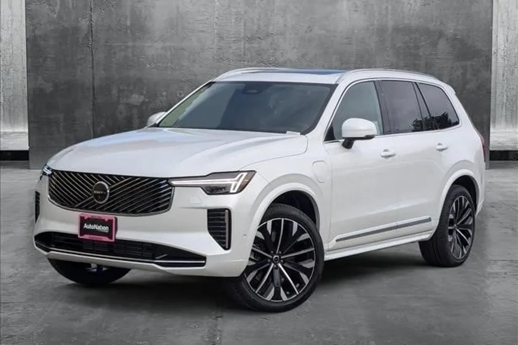 2025 Volvo XC90 Plus photo 1