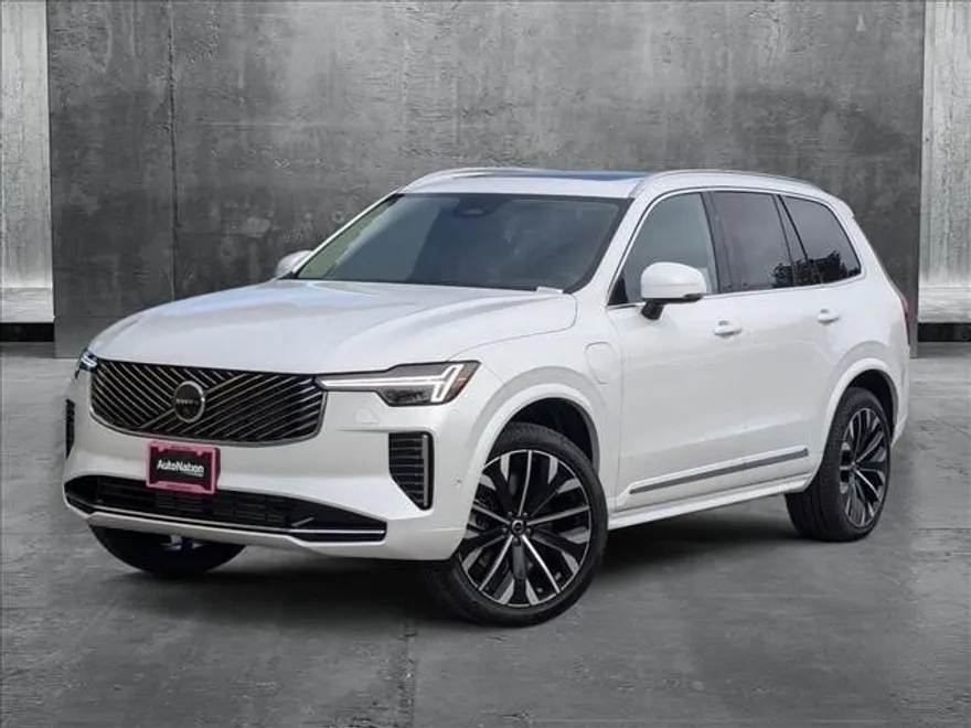 2025 Volvo XC90 Plus photo 1