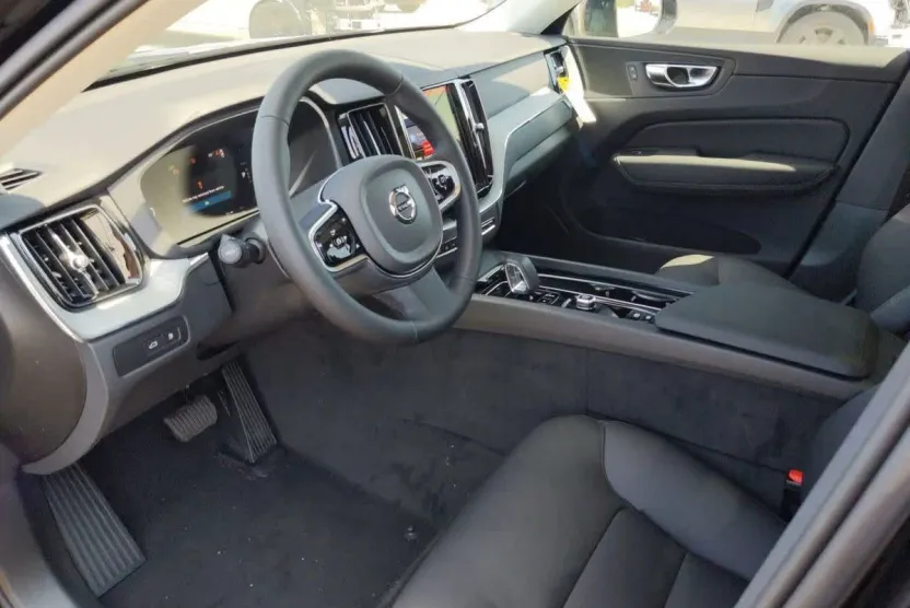 2025 Volvo XC60 Hybrid T8 Plus photo 1