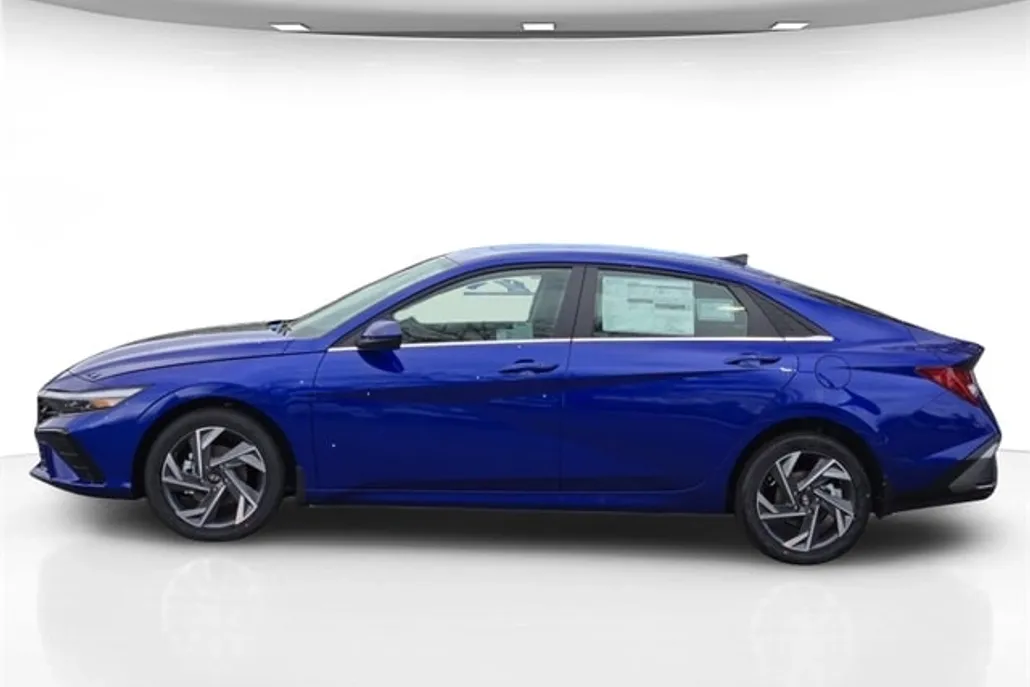 2025 Hyundai Elantra SEL Convenience photo 1