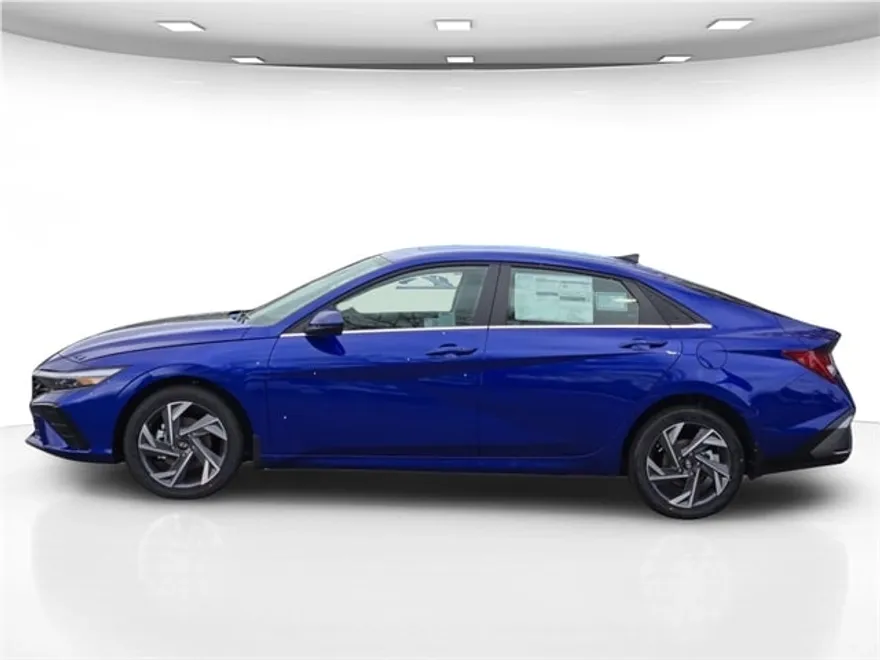 2025 Hyundai Elantra SEL Convenience photo 1