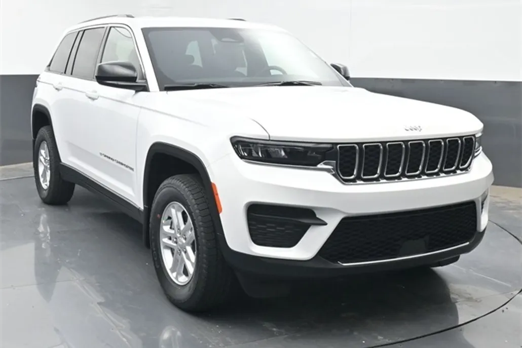 2025 Jeep Grand Cherokee Laredo photo 1