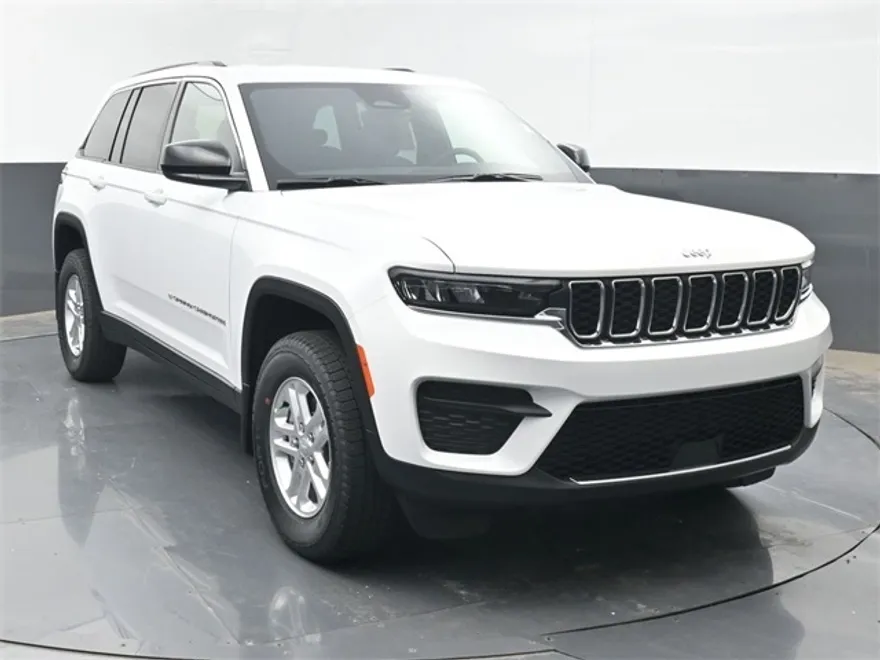 2025 Jeep Grand Cherokee Laredo photo 1