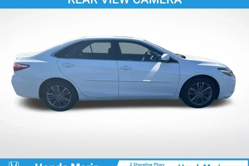 2016 Toyota Camry SE photo 1