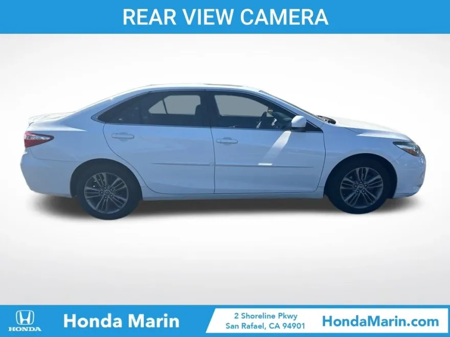 2016 Toyota Camry SE photo 1
