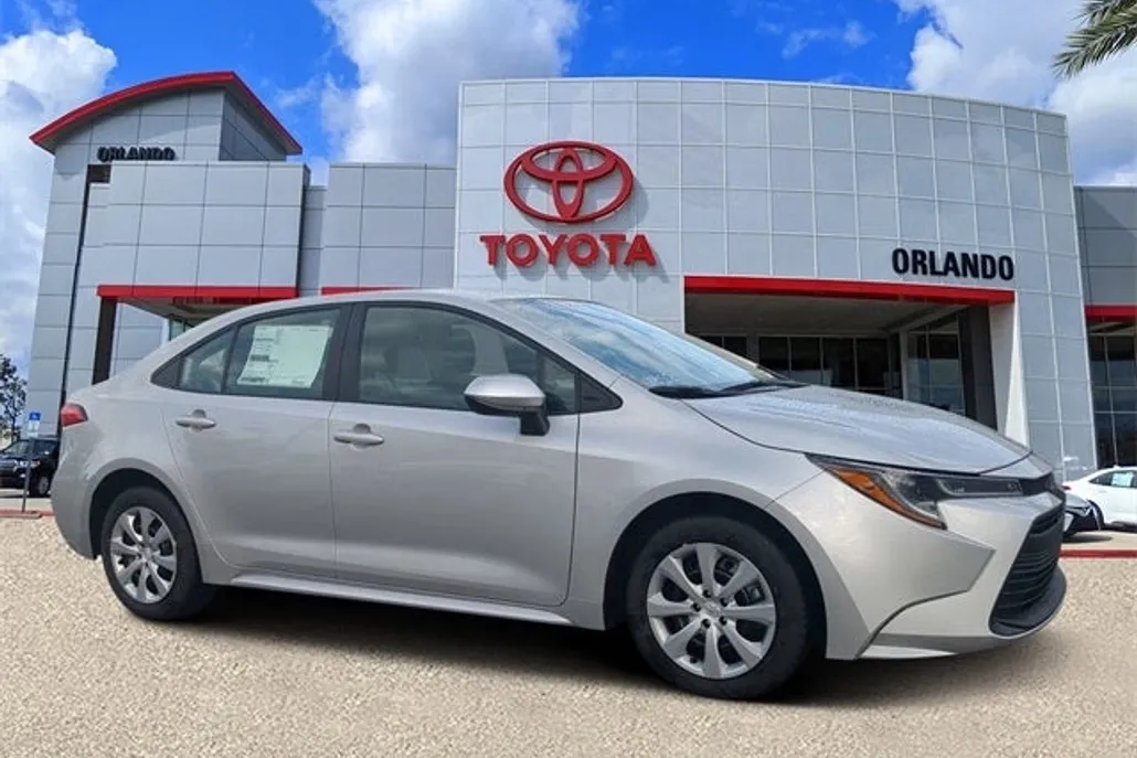 2025 Toyota Corolla LE photo 1