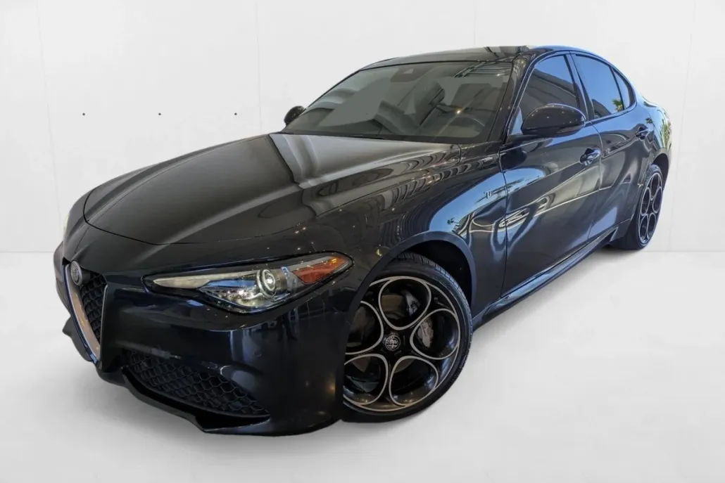 2022 Alfa Romeo Giulia Ti photo 1