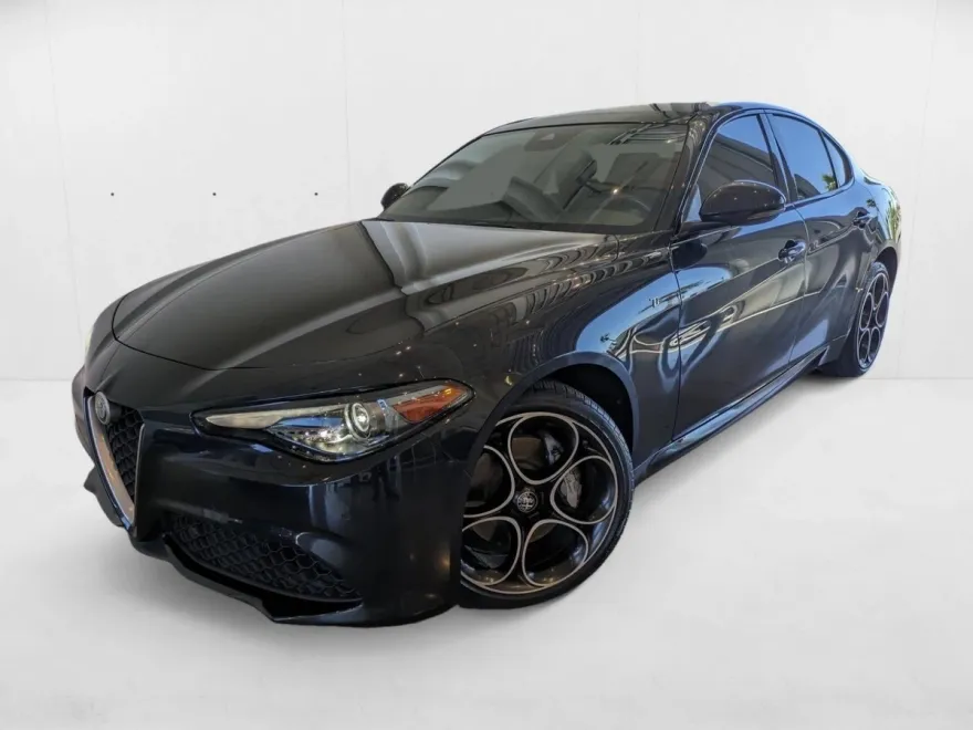 2022 Alfa Romeo Giulia Ti photo 1