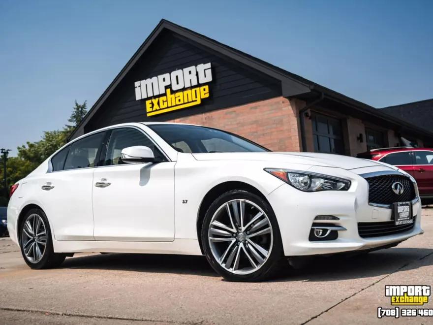 2015 Infiniti Q50 3.7 Premium photo 1