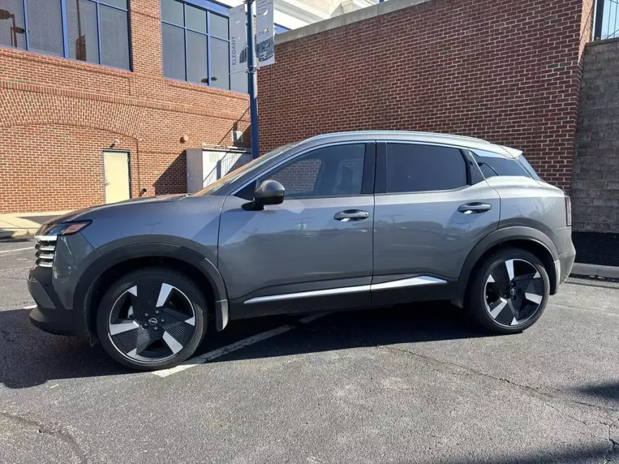 2025 Nissan Kicks SR photo 1