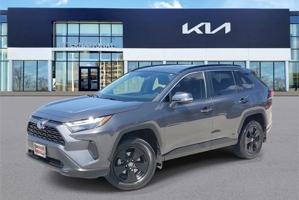 2022 Toyota RAV4 Hybrid XLE photo 1