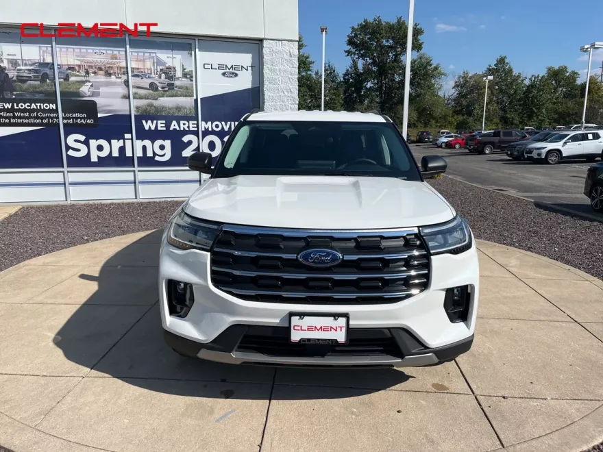 2025 Ford Explorer photo 1