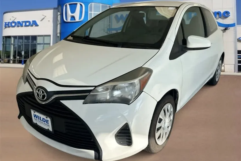 2015 Toyota Yaris L photo 1
