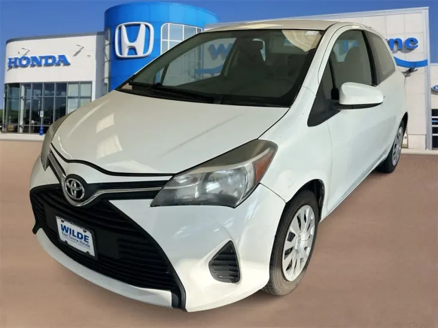 2015 Toyota Yaris L photo 1