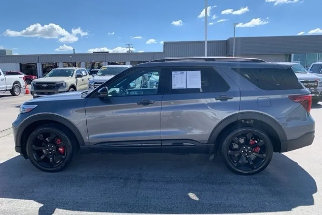 2024 Ford Explorer ST photo 1