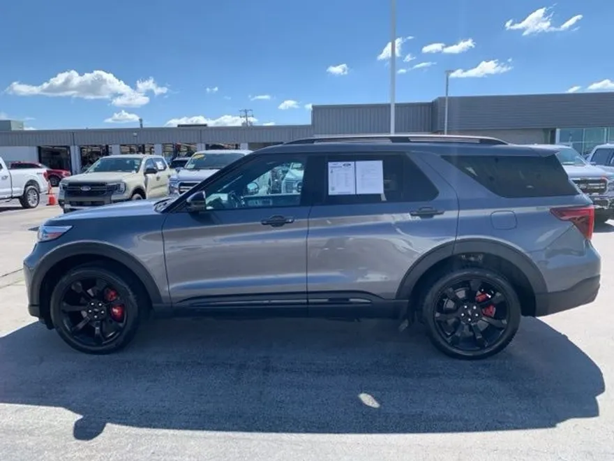 2024 Ford Explorer ST photo 1