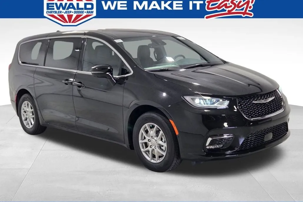 2025 Chrysler Pacifica photo 1