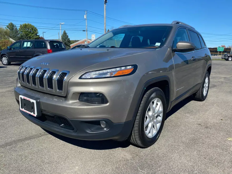 2017 Jeep Cherokee Latitude photo 1