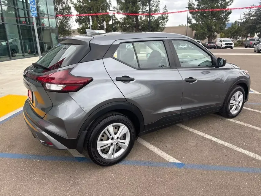 2021 Nissan Kicks S photo 1
